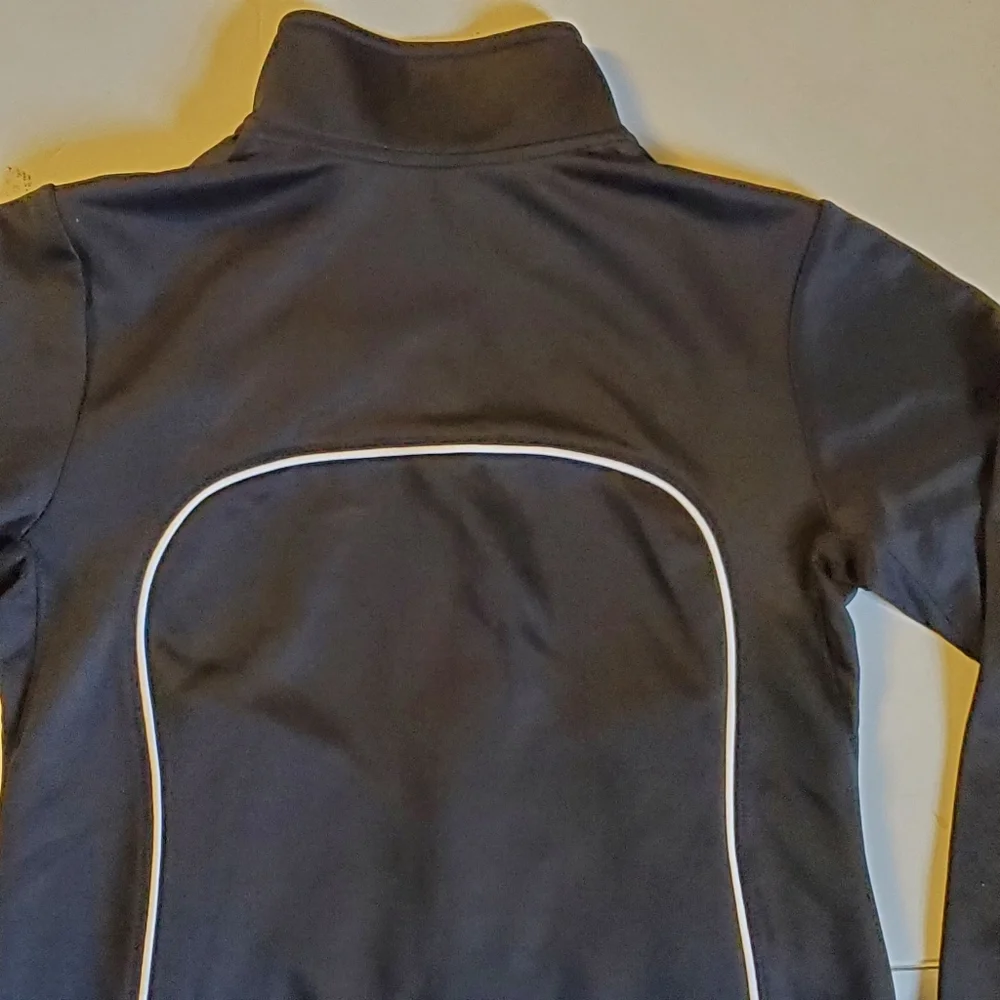 Kids Nike zip up black jacket Sz M
